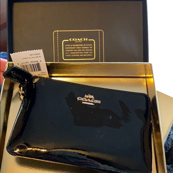 Coach Handbags - Coach wristlet